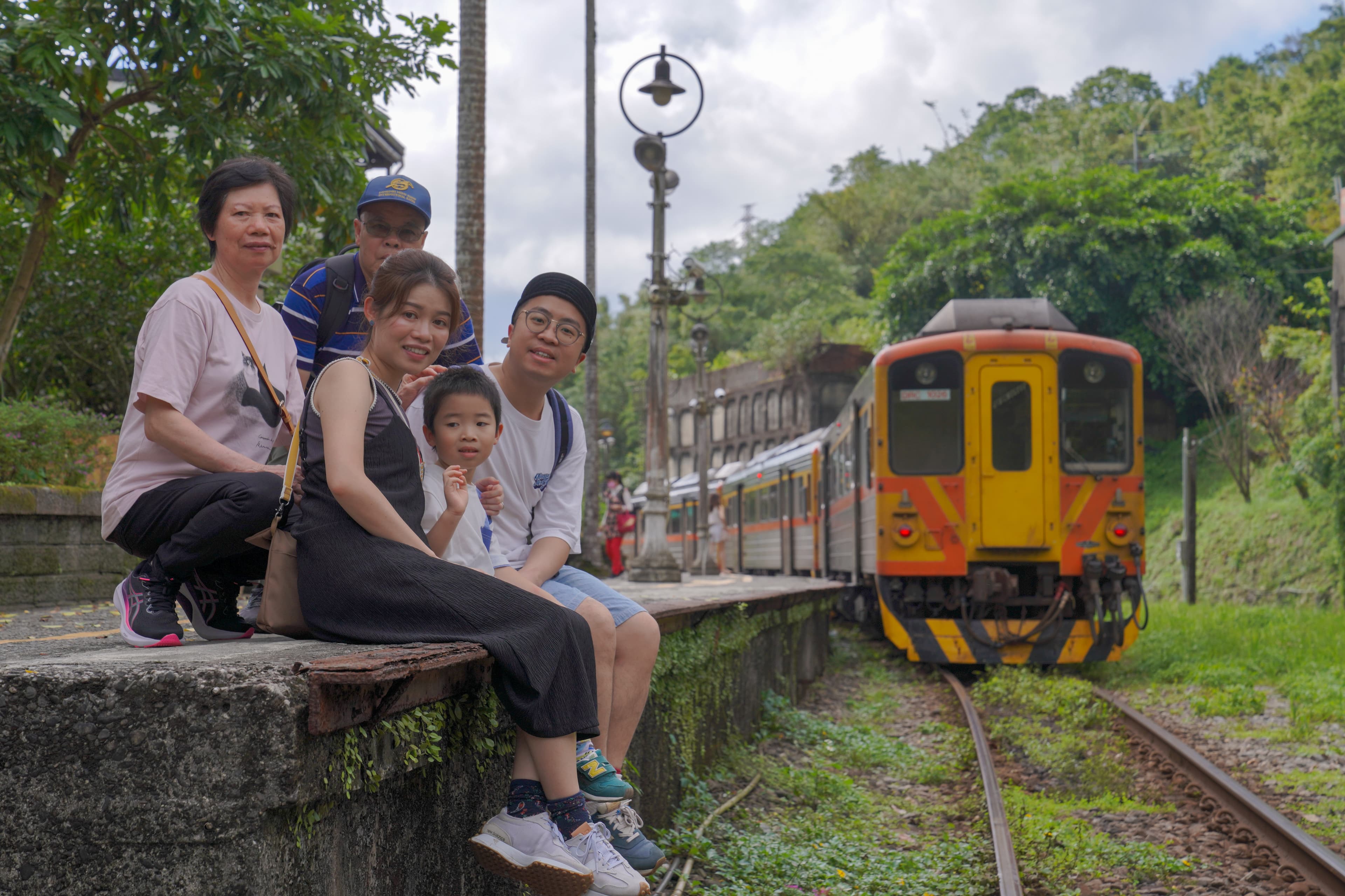 菁桐老街(放天燈、平溪線火車)